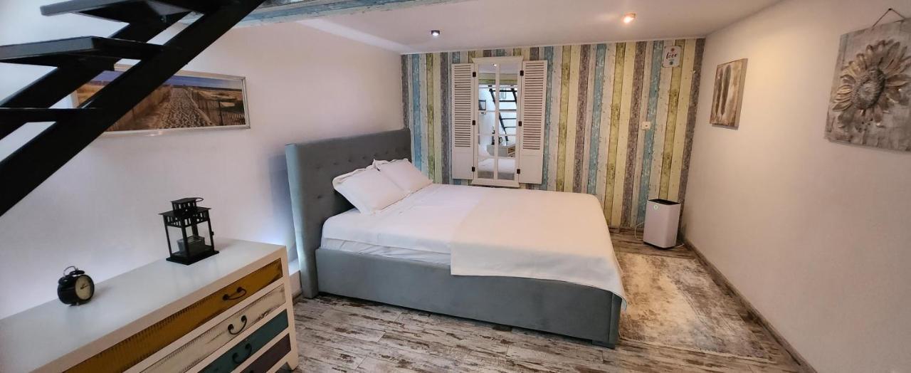 Morii Lake Pool Villa Bucureşti Ngoại thất bức ảnh
